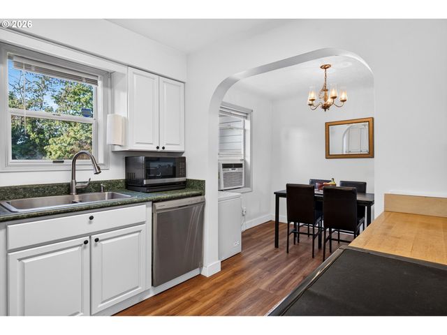16523 Se CLINTON St, Portland, OR 97236