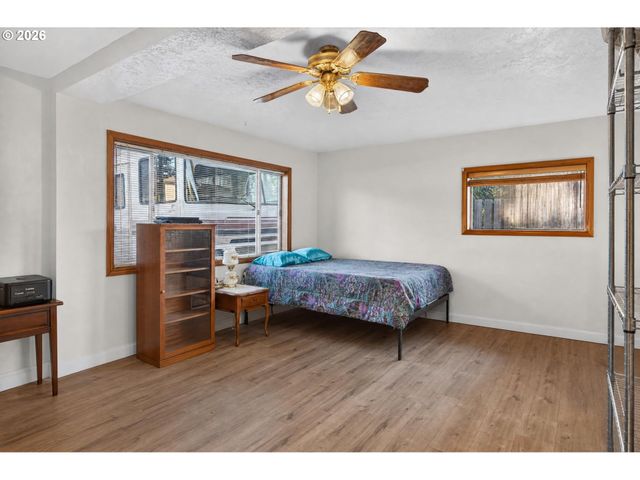 16523 Se CLINTON St, Portland, OR 97236