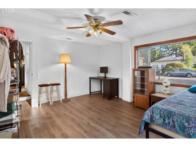 16523 Se CLINTON St, Portland, OR 97236
