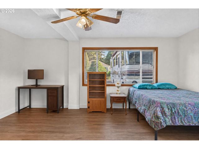 16523 Se CLINTON St, Portland, OR 97236