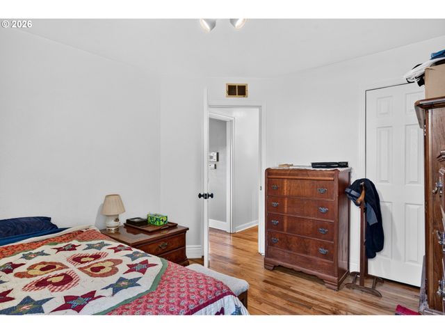 16523 Se CLINTON St, Portland, OR 97236