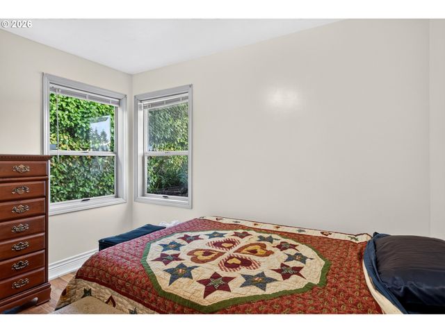 16523 Se CLINTON St, Portland, OR 97236