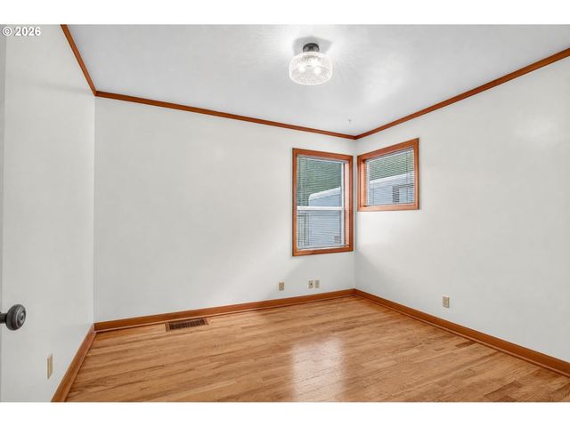 16523 Se CLINTON St, Portland, OR 97236