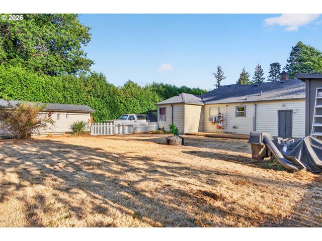 16523 Se CLINTON St, Portland, OR 97236