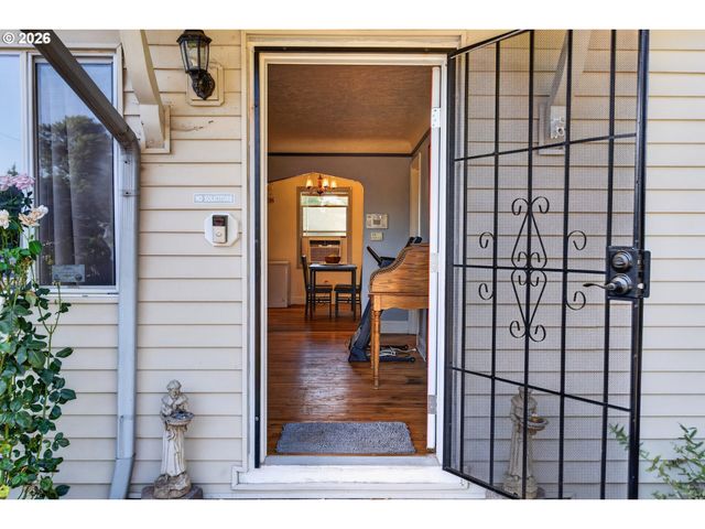 16523 Se CLINTON St, Portland, OR 97236