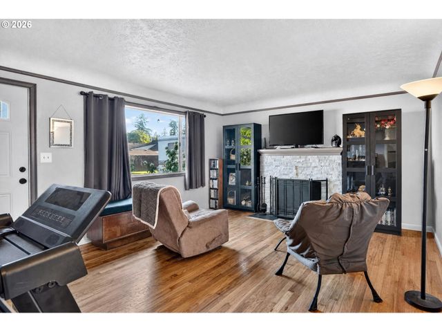 16523 Se CLINTON St, Portland, OR 97236