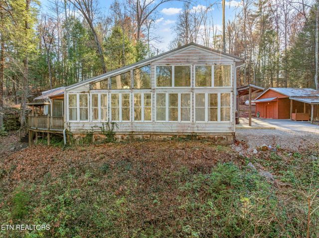 135 White Creek Court, Deer Lodge, TN 37726