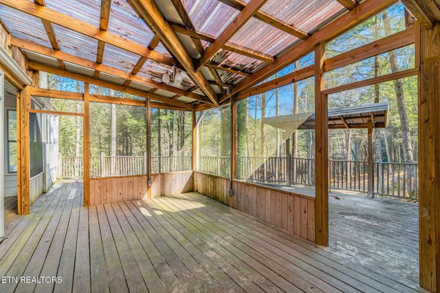 135 White Creek Court, Deer Lodge, TN 37726