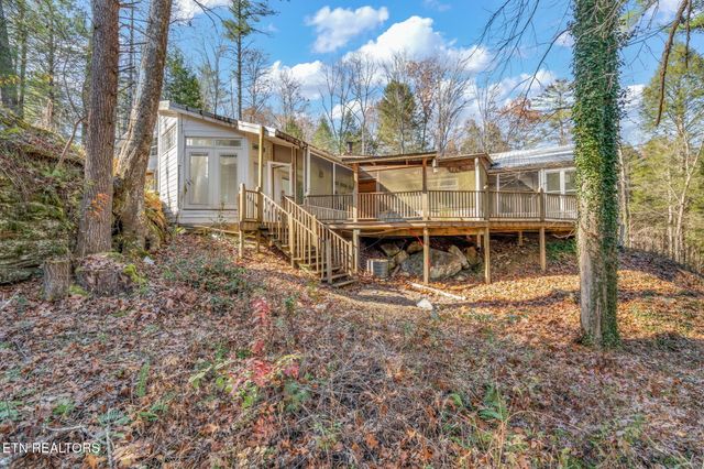 135 White Creek Court, Deer Lodge, TN 37726