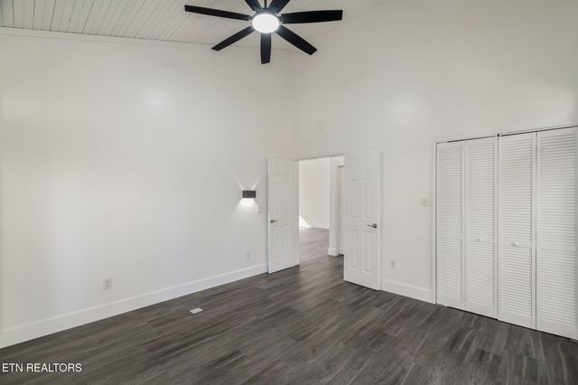 135 White Creek Court, Deer Lodge, TN 37726