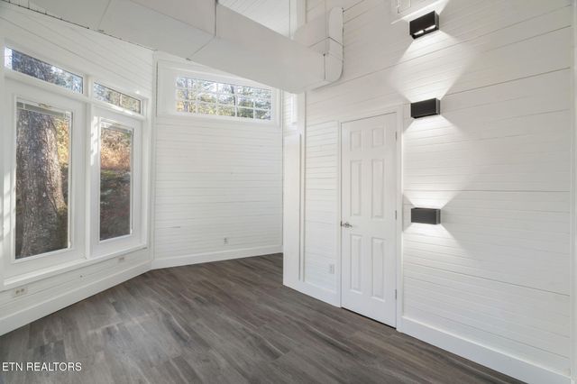 135 White Creek Court, Deer Lodge, TN 37726