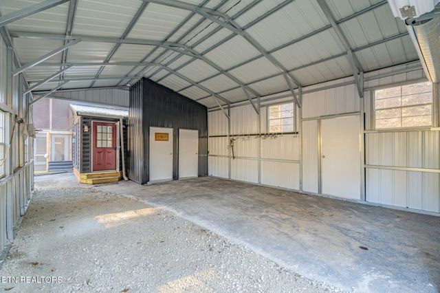 135 White Creek Court, Deer Lodge, TN 37726