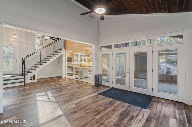 135 White Creek Court, Deer Lodge, TN 37726