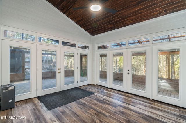 135 White Creek Court, Deer Lodge, TN 37726