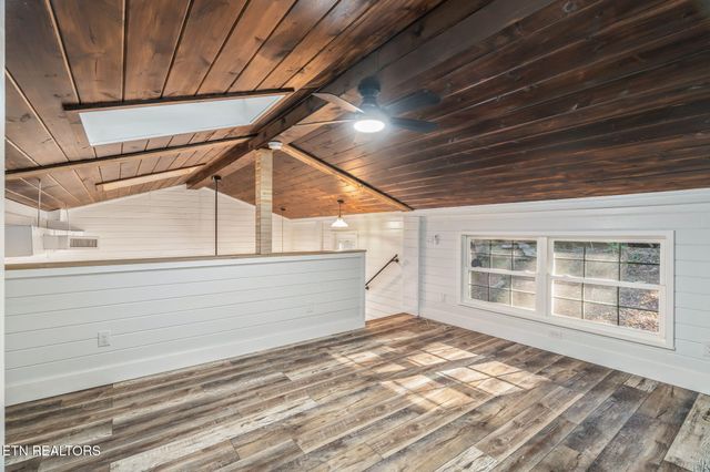 135 White Creek Court, Deer Lodge, TN 37726