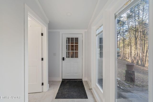 135 White Creek Court, Deer Lodge, TN 37726