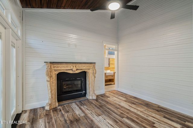 135 White Creek Court, Deer Lodge, TN 37726