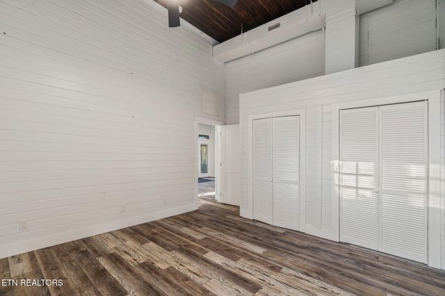 135 White Creek Court, Deer Lodge, TN 37726