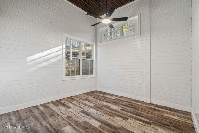 135 White Creek Court, Deer Lodge, TN 37726