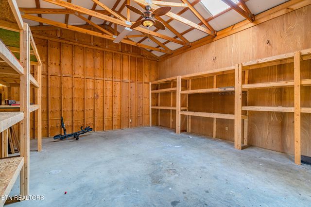 135 White Creek Court, Deer Lodge, TN 37726