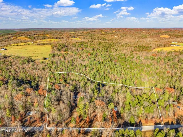 135 White Creek Court, Deer Lodge, TN 37726