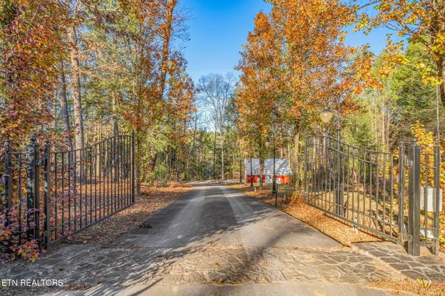 135 White Creek Court, Deer Lodge, TN 37726
