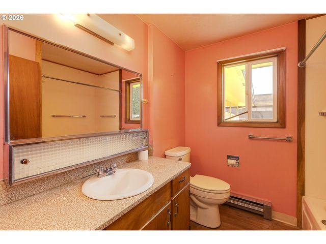 252 Nw 14TH St, Mc Minnville, OR 97128