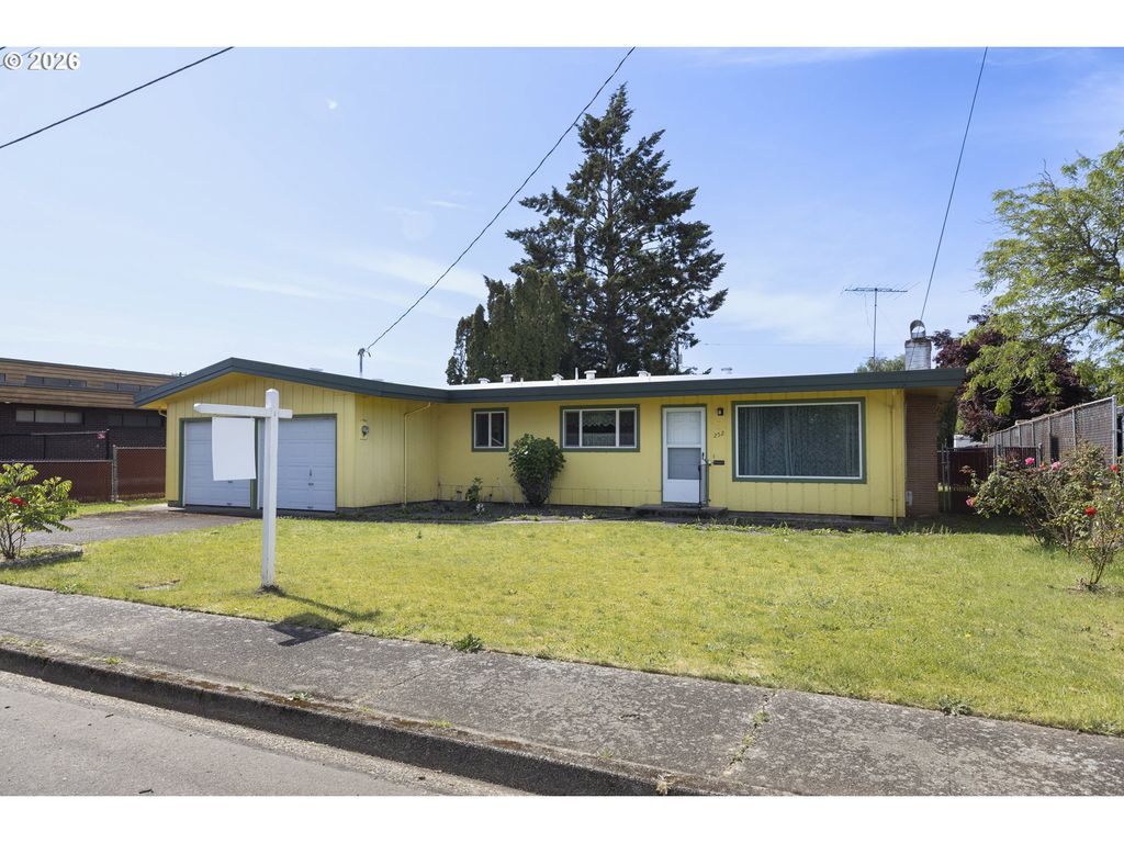 Image 1 of property listing at 252 Nw 14TH St, Mc Minnville, OR 97128