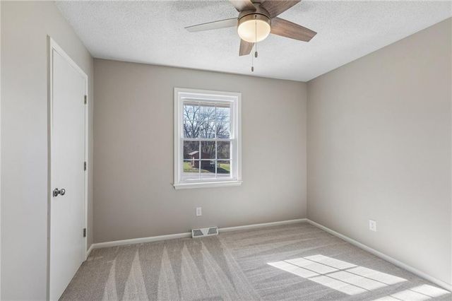 7539 Westridge Road, Raytown, MO 64138