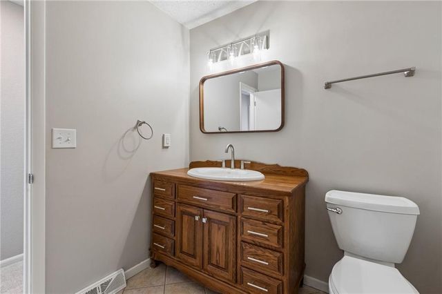 7539 Westridge Road, Raytown, MO 64138