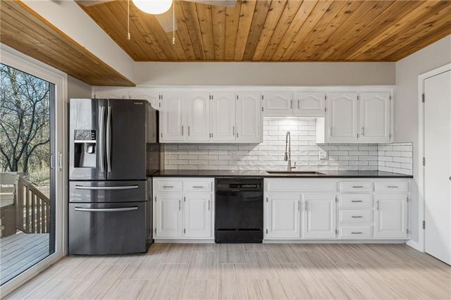 7539 Westridge Road, Raytown, MO 64138