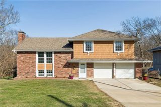7539 Westridge Road, Raytown, MO 64138