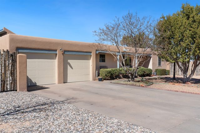 2504 Calle Delfino, Santa Fe, NM 87505