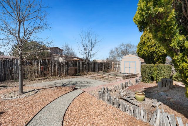 2504 Calle Delfino, Santa Fe, NM 87505