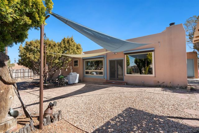 2504 Calle Delfino, Santa Fe, NM 87505