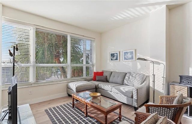 4925 Collins Ave 2H, Miami Beach, FL 33140