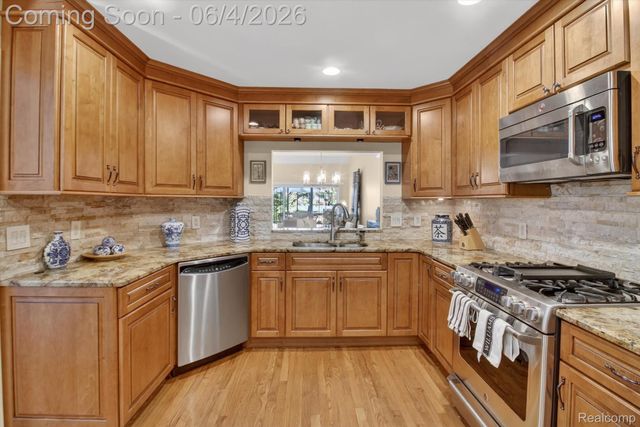39852 Glenview Court, Northville Township, MI 48168
