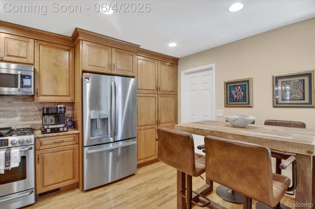 39852 Glenview Court, Northville Township, MI 48168