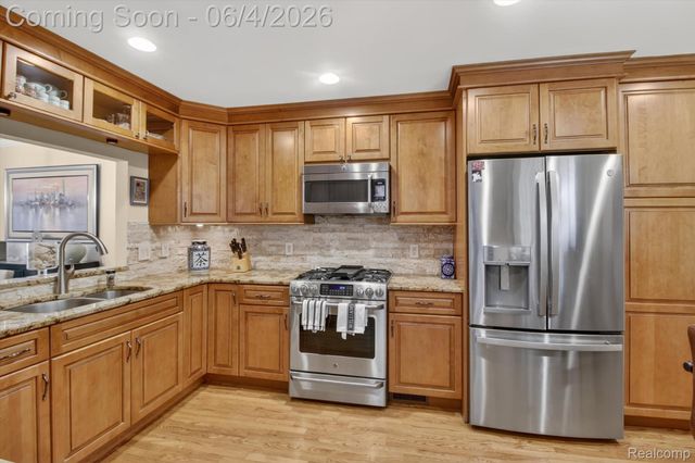 39852 Glenview Court, Northville Township, MI 48168