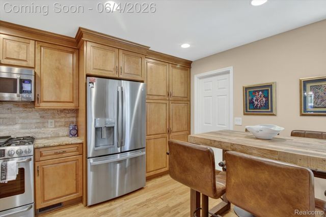 39852 Glenview Court, Northville Township, MI 48168