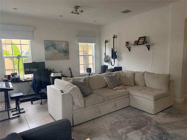 14602 SW 11th St 14602, Pembroke Pines, FL 33027