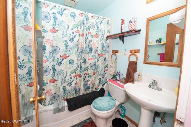 1403 W 34th Avenue, Anchorage, AK 99503