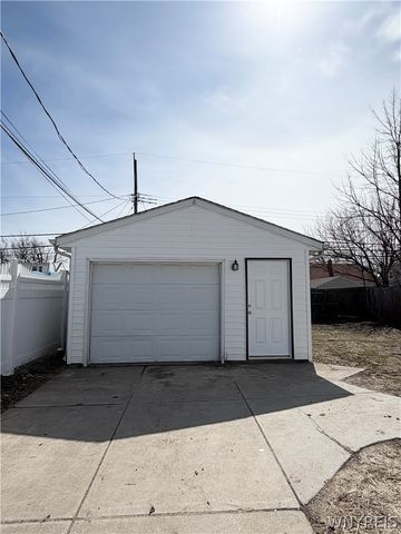 100 Calvin Court South, Tonawanda, NY 14150