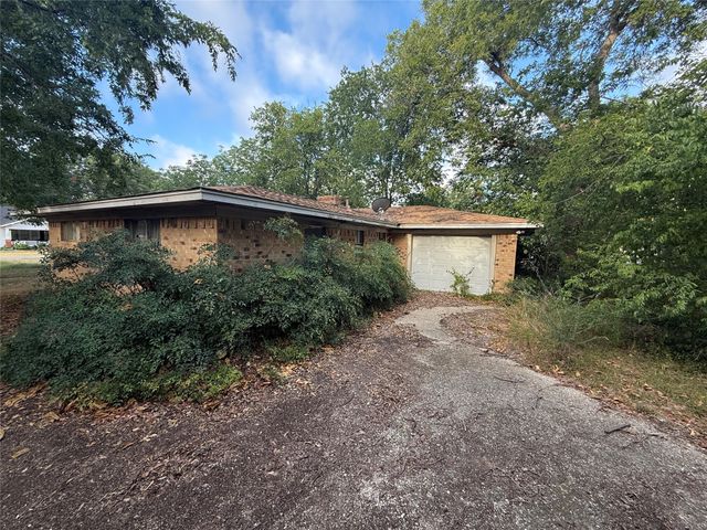 208 SW 4th Street, Kerens, TX 75144