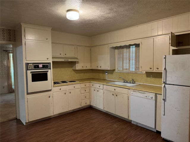 208 SW 4th Street, Kerens, TX 75144