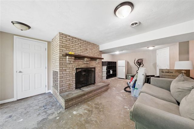1000 WEIR DR, Rostraver, PA 15012