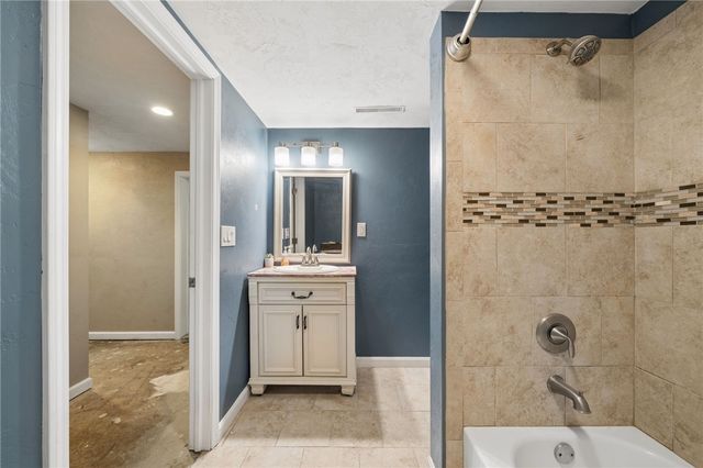 1000 WEIR DR, Rostraver, PA 15012