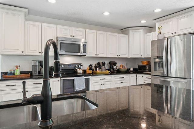 1000 WEIR DR, Rostraver, PA 15012