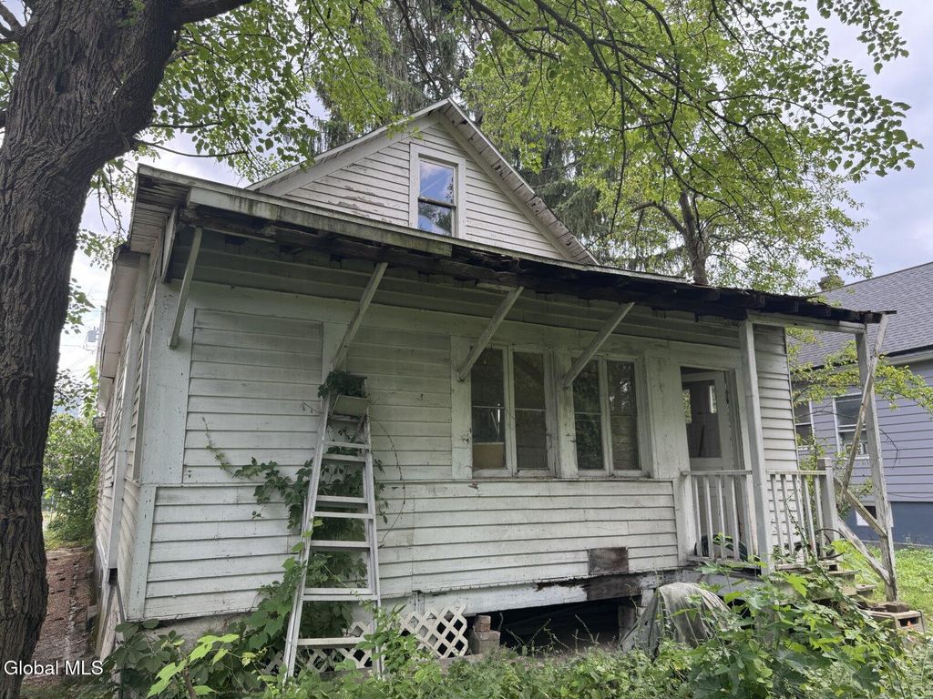 919 Twenty 5th Street, Watervliet, NY 12189