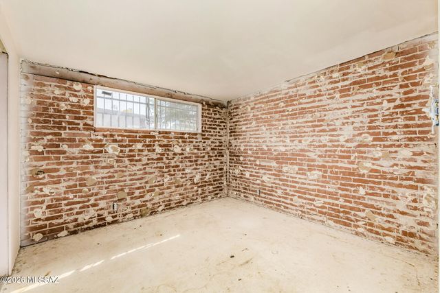 7427 E Juarez Street, Tucson, AZ 85710